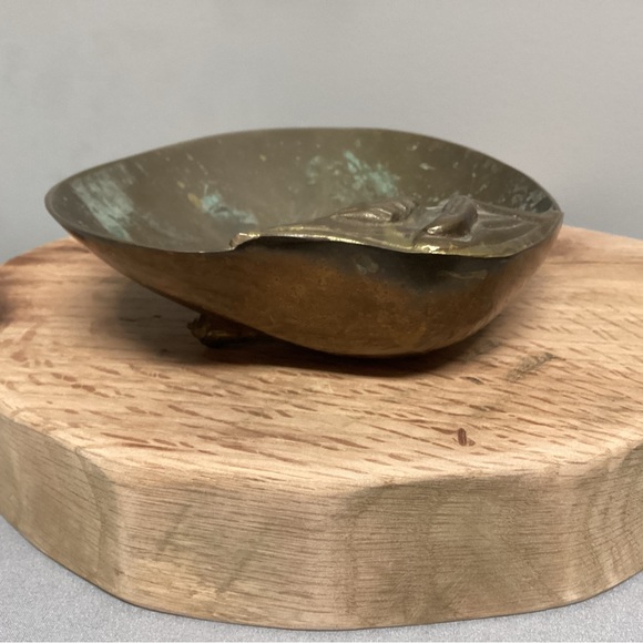 🟡 Vintage Heavy Brass Seashell Designed Ashtray - Candy Dish - Jewelry Display - Picture 5 of 16